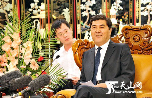 新疆自治區(qū)主席接受外媒采訪 強(qiáng)調(diào)保持繁榮穩(wěn)定