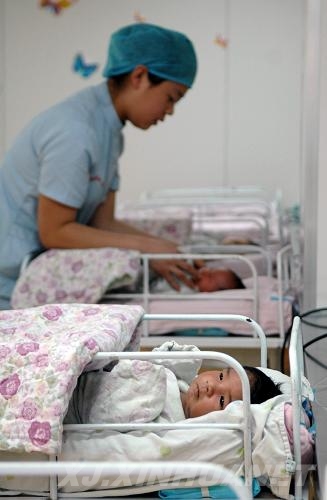 新疆建成首個(gè)新生兒無陪護(hù)、層流潔凈病房
