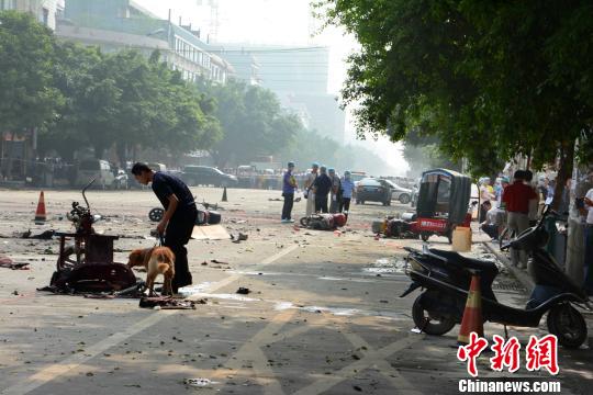 桂林校園門口發(fā)生爆炸致2死17傷 學校已停課(組圖)