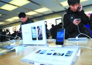 北京iPhone4蘋(píng)果店敞開(kāi)賣(mài) 中關(guān)村價(jià)格首次跌破5000元
