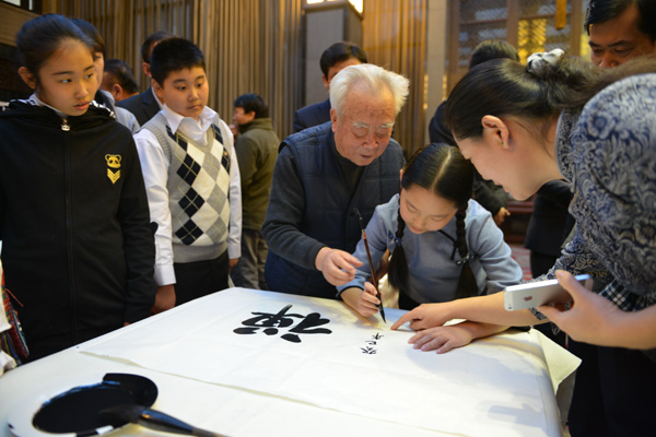 孔子為媒 譜寫(xiě)中韓文化交流新篇 首屆中韓孔子書(shū)法展在曲阜舉辦