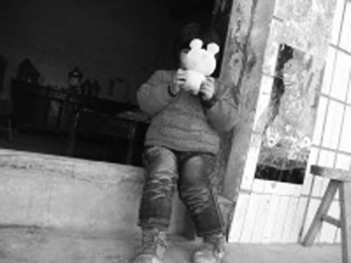 4歲女童患性早熟愁死父母：胸部變大 已來(lái)例假