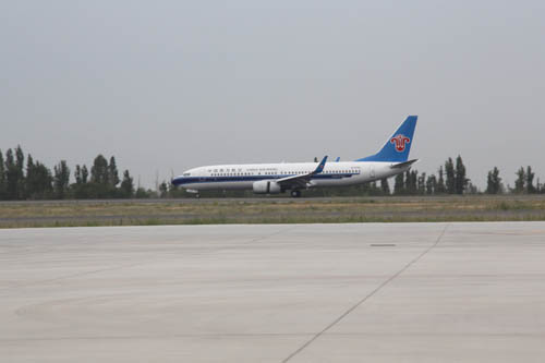 首架新疆屬地執(zhí)管B737-800型飛機今日抵烏