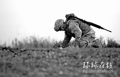 駐伊美軍改形象攏民心 敲門入室民眾驚訝