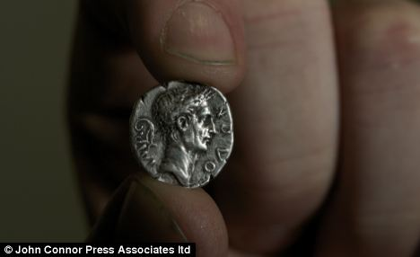 英發(fā)現(xiàn)2000年前假幣 頭像文字全搞錯賣3000英鎊