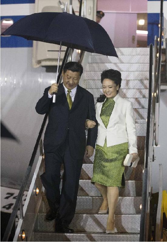 彭麗媛在出訪期間穿過哪五套衣服?