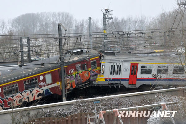 比利時(shí)火車相撞造成至少20人死亡(組圖)