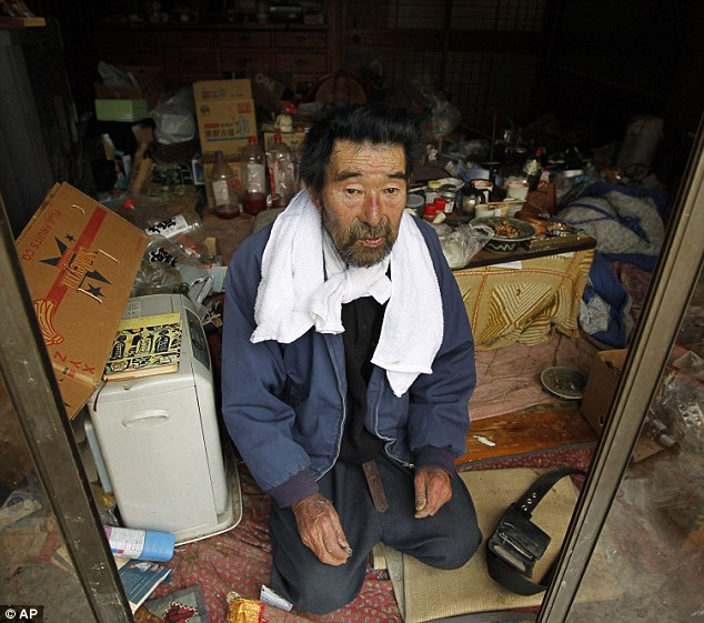日本地震近一個月奇跡頻現(xiàn) 75歲老翁獲救、“雞堅強”生還