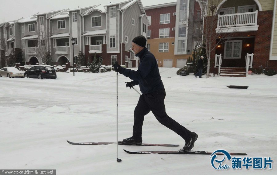 美國南部遭遇災(zāi)難性暴風(fēng)雪:大雪厚冰前所未有