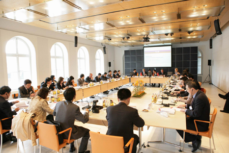蔡武:中國開放戰(zhàn)略互利共贏 發(fā)展促進(jìn)和平