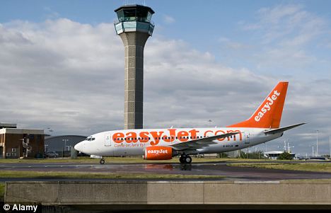 加油過量致超重 英國(guó)易捷航空將數(shù)十乘客趕下飛機(jī)