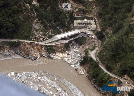 死神來了？兩名印度洪水幸存者死于尼泊爾山崩