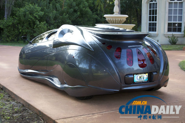 美國男子網(wǎng)上高價(jià)售自制汽車 外形超炫似空中滑翔