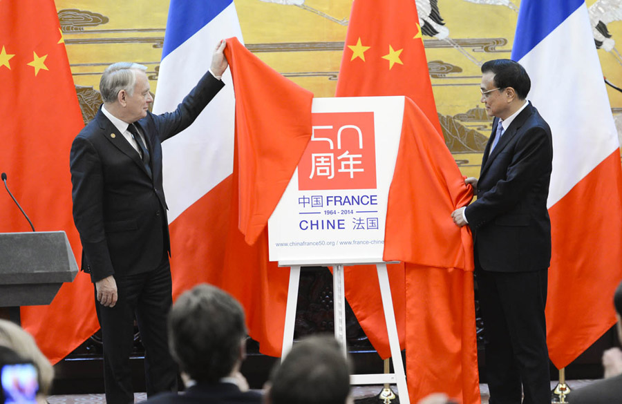 李克強與法國總理埃羅共同為慶祝中法建交50周年徽標(biāo)揭幕