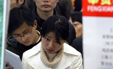 女大學(xué)生不忙求職忙相親