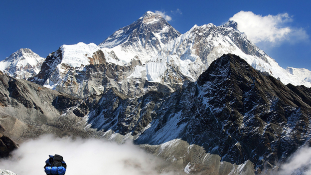 Nepal considers Everest restrictions 尼泊爾考慮對登山者年齡設(shè)限
