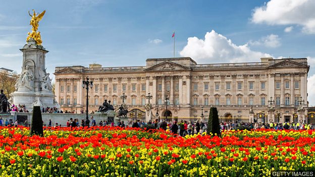 Queen's taxpayer-funded costs up 13% in 2017-18 由納稅人買單的英女王花銷去年增長(zhǎng)13%
