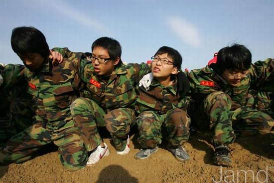 實拍韓國少男少女軍訓(xùn)