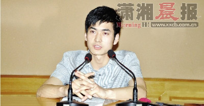 燒餅帥哥大學(xué)談創(chuàng)業(yè) 忠告“鳳姐”對自己負(fù)責(zé)任