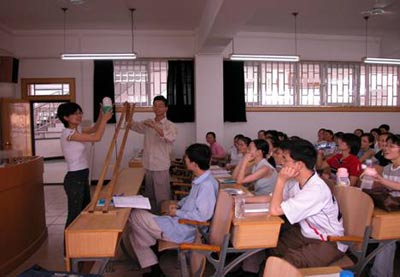 名校研究生棄學(xué)“洗具”or“杯具”？