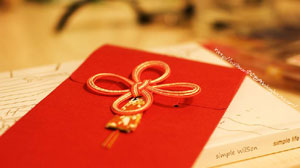 紅包 convert payment; (neutral)red paper containing money as a gift, (derogative) bribe, kickback