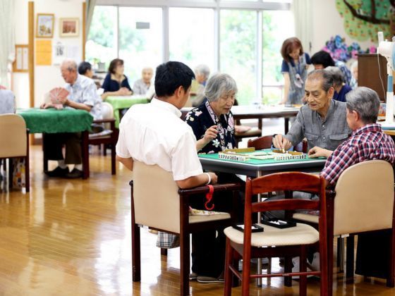 老齡化嚴(yán)重，日本興起“賭場主題日間陪護(hù)所”