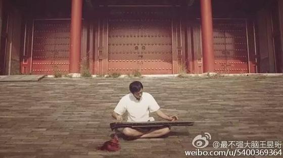 像最強(qiáng)大腦“水哥”這樣的神級(jí)人物，要用怎樣的英文詞來(lái)形容