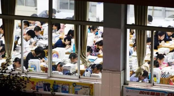 看看外媒報(bào)道中國(guó)高考的用詞，目測(cè)已被嚇壞