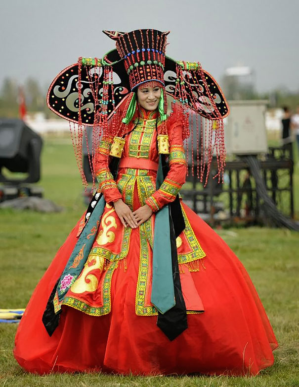 世界各地的傳統(tǒng)結(jié)婚服飾長啥樣？（組圖）