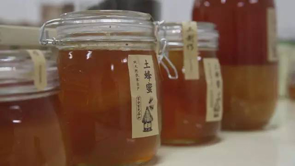你的烤馕、野蜂蜜和土雞蛋到了?？瓷衬〈迦绾瓮孓D(zhuǎn)電商丨解碼中國