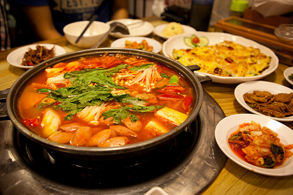 韓餐館菜單辣度標(biāo)示惹爭(zhēng)議 “白色食品”代表不辣被指歧視
