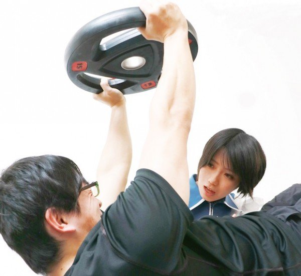 日本健身館：美麗“女仆”相陪 健身更有動(dòng)力