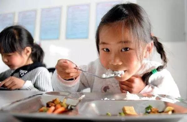 開學季，學校周邊的“小飯桌”又開始火了！