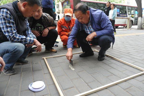 清潔工道路考核“以克論凈” 網(wǎng)友：太苛刻