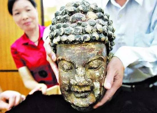 “小心地滑倒”？雷人翻譯終于有人管了，國家給出公共場所英譯標準答案！