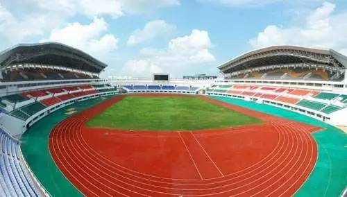 “小心地滑倒”？雷人翻譯終于有人管了，國家給出公共場所英譯標準答案！