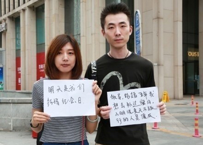 8歲萌娃替老爸寫(xiě)請(qǐng)假條走紅：夏天不旅行的人是傻瓜