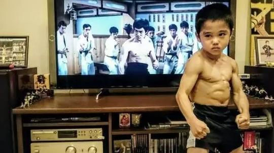 老外在中國：格斗孤兒用拳擊與命運抗?fàn)? title=