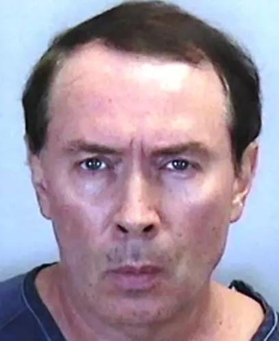 愛(ài)彼迎又曝偷拍丑聞，攝像頭正對(duì)床位！住民宿如何防偷窺