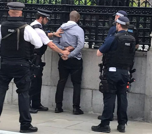 英國(guó)警察宣布以后不再管偷竊搶劫！群眾反應(yīng)炸了！