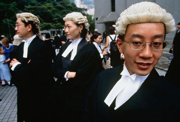 漲知識！英國法官和律師的白色假發(fā)原來大有來頭