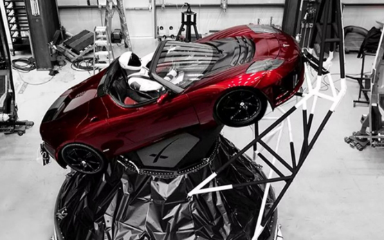 SpaceX獵鷹重型火箭首飛成功！馬斯克的特斯拉跑車(chē)上太空了