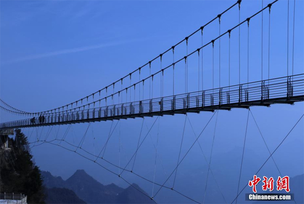 四川八臺(tái)山建世界最高玻璃橋 你敢去走走嗎？