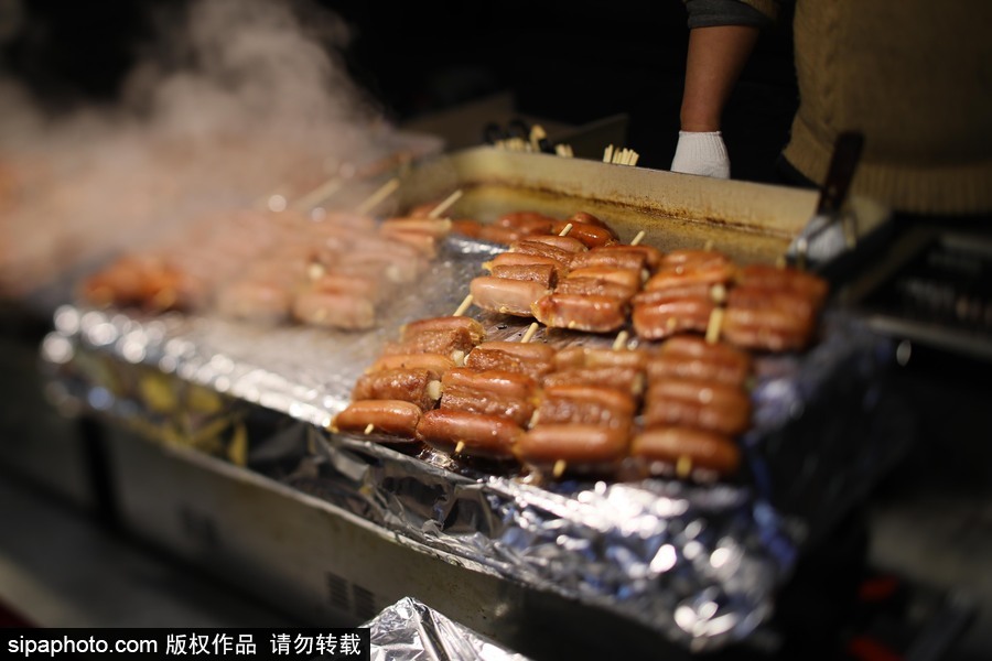 2018平昌冬奧會(huì)：探尋首爾明洞區(qū)街頭小吃 體驗(yàn)舌尖上的韓國(guó)（組圖）