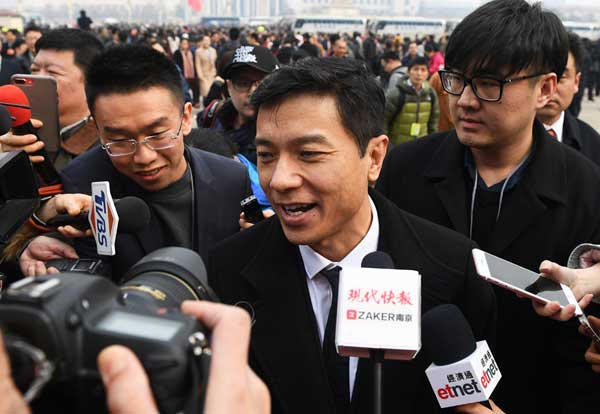 李彥宏：無(wú)人駕駛汽車今年將實(shí)現(xiàn)量產(chǎn)