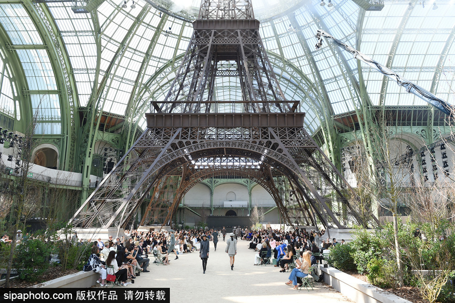 炫酷！比衣服更夢幻的是香奈兒的秀場布景（組圖）