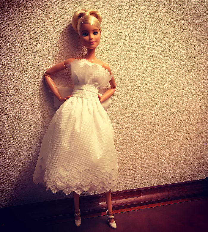 用衛(wèi)生紙給芭比娃娃做的婚紗 你最喜歡哪一件？（組圖）