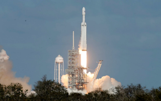 SpaceX獵鷹重型火箭首飛成功！馬斯克的特斯拉跑車(chē)上太空了