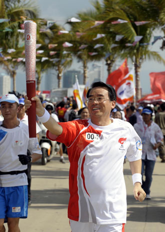 Beijing Olympic torch relay in Chinese mainland kicked off