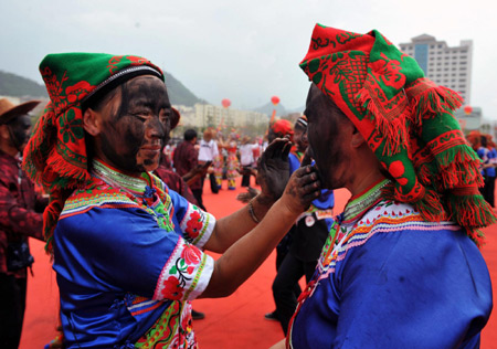 Yi people celebrate 'black face festival'
